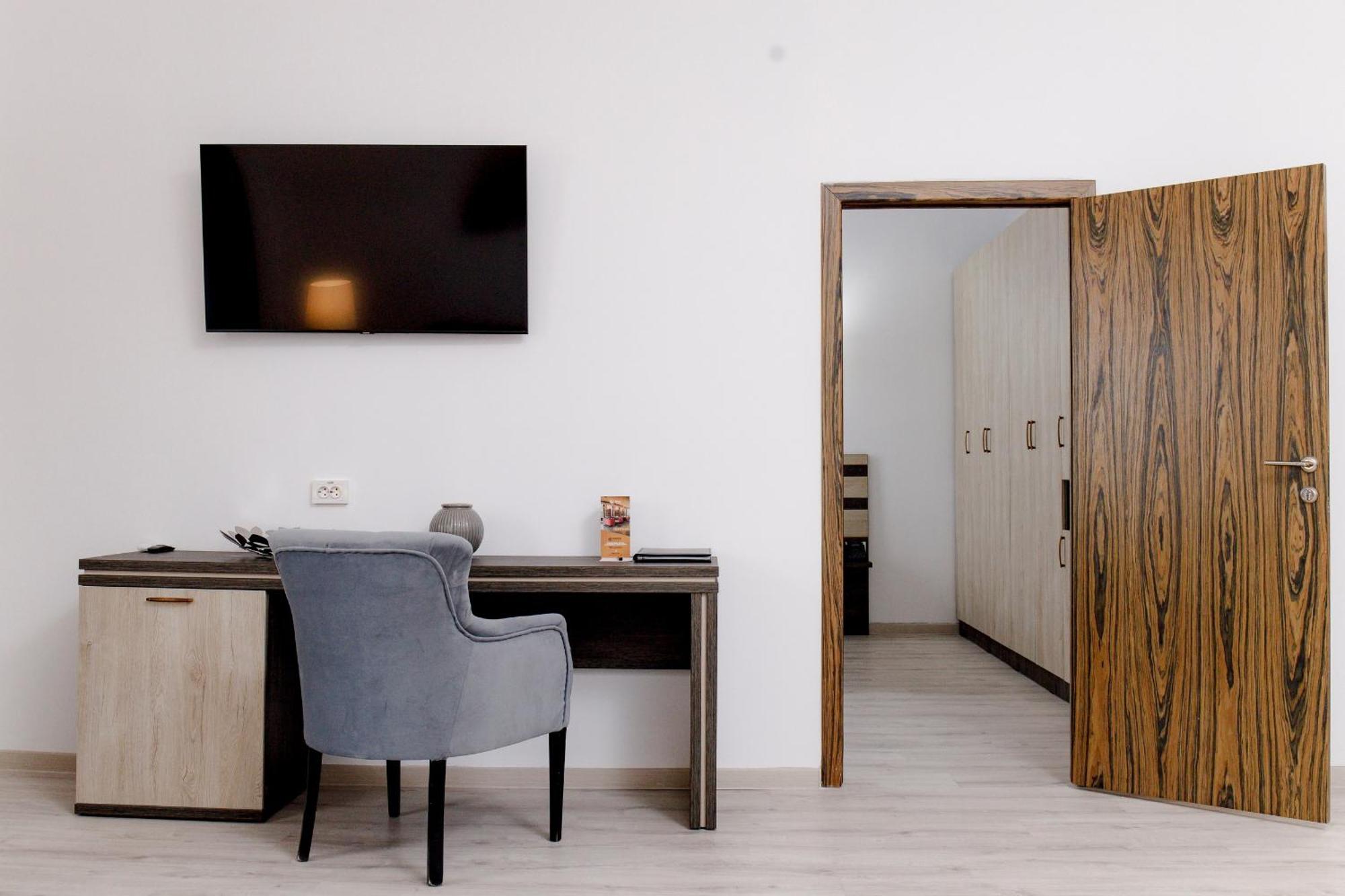 Infinity Plaza Block 1 Hotel Atirau Kültér fotó