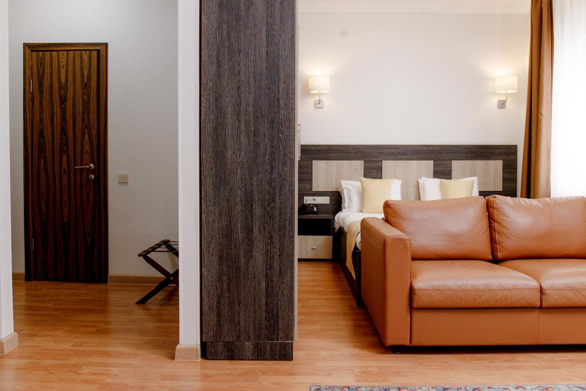 Infinity Plaza Block 1 Hotel Atirau Kültér fotó