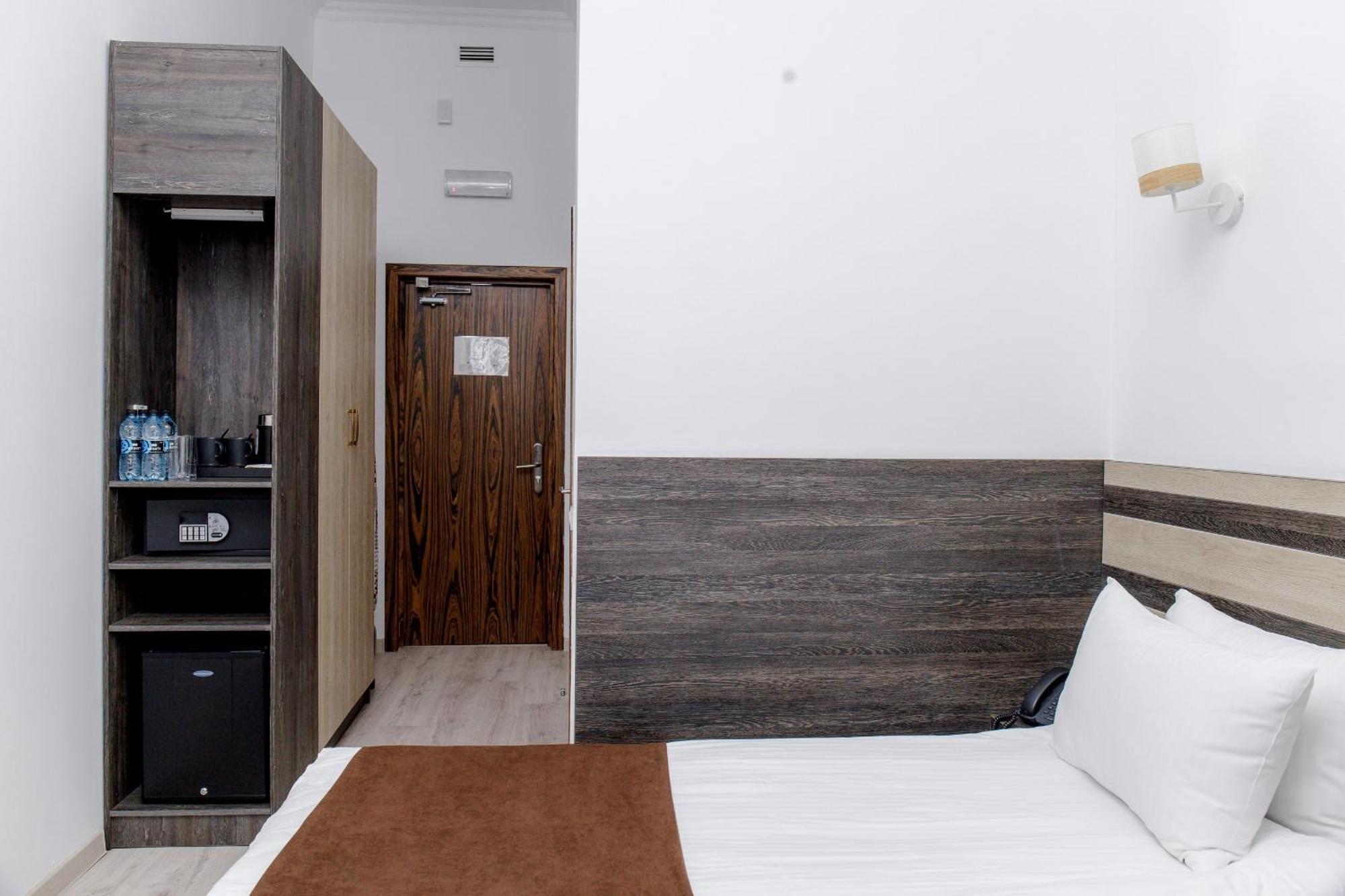 Infinity Plaza Block 1 Hotel Atirau Kültér fotó