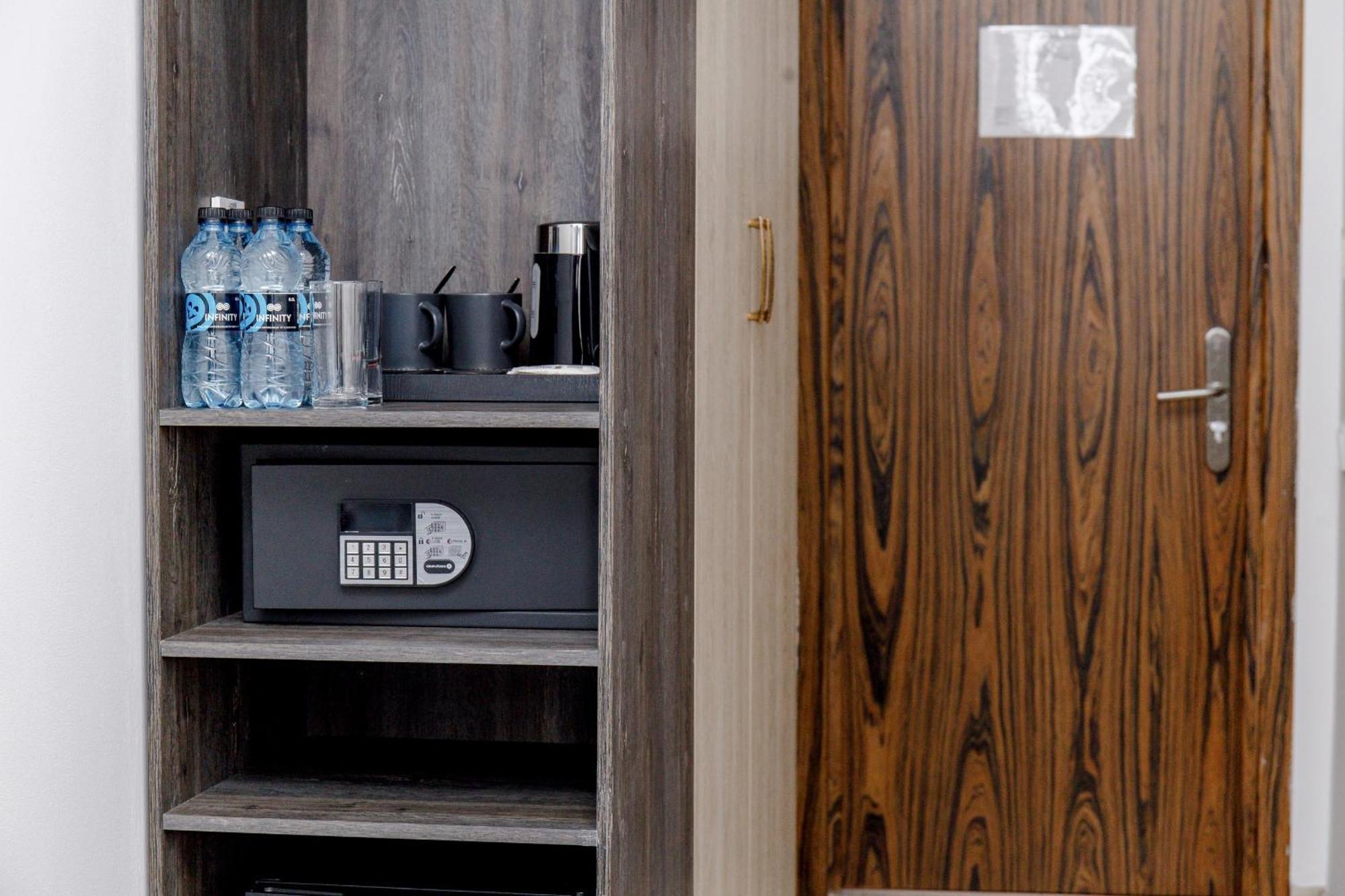 Infinity Plaza Block 1 Hotel Atirau Kültér fotó